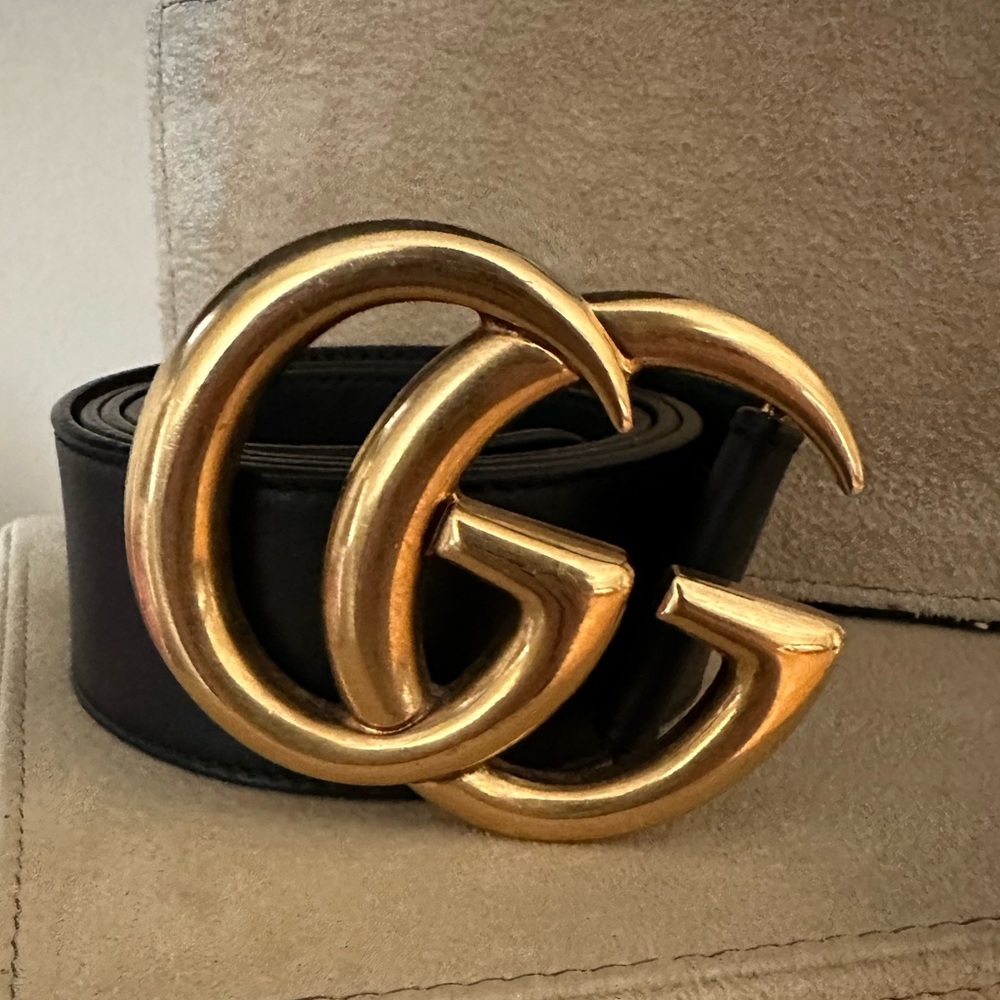 Black smooth leather Gucci Belt Double G buckle 
Antiqued brass